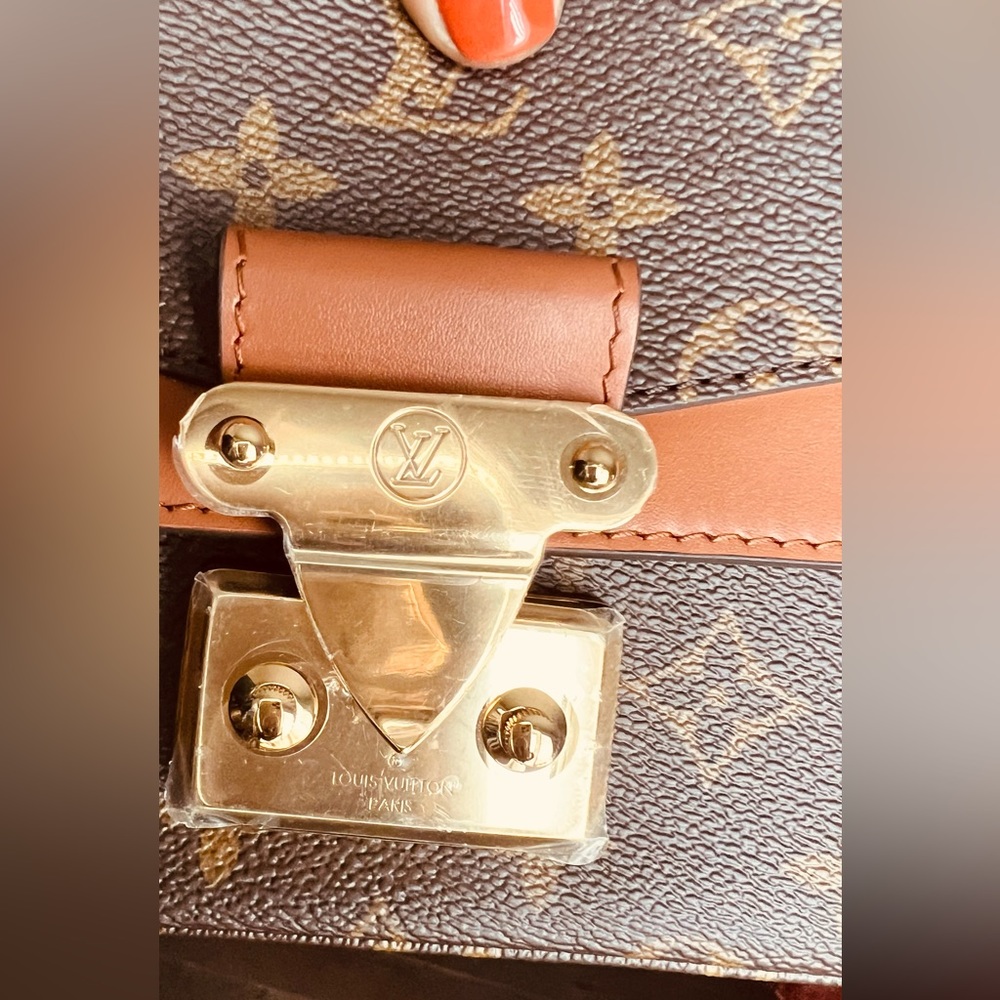 Authentic Louis Vuitton Monogram Marceau Flap Bag - Picture 7 of 16